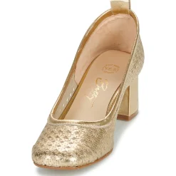 Betty London - BRIGITTE