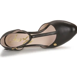 Betty London - ESTELLE