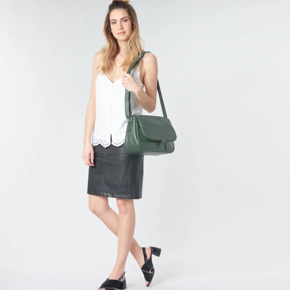 Betty London - EZIGALE