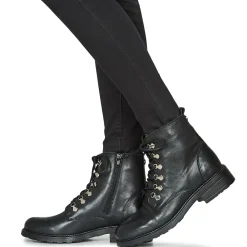 Betty London - GALACTICA