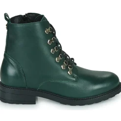 Betty London - GALACTICA