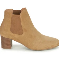 Betty London - OKARI