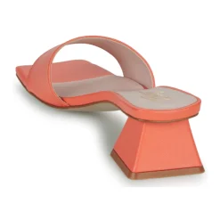 Betty London - PAULINE