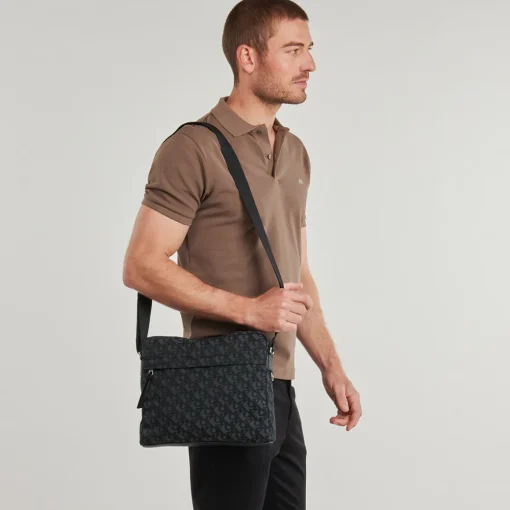 Calvin Klein Jeans - SLOUCHED MONOGRAM ZIP FLIGHT BAG