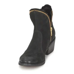 Casual Attitude - CALIEL