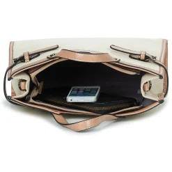 Casual Attitude - LARA