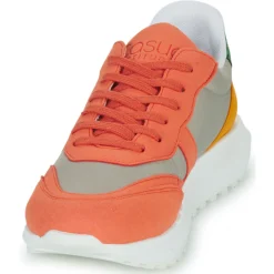 Casual Attitude - STRANI