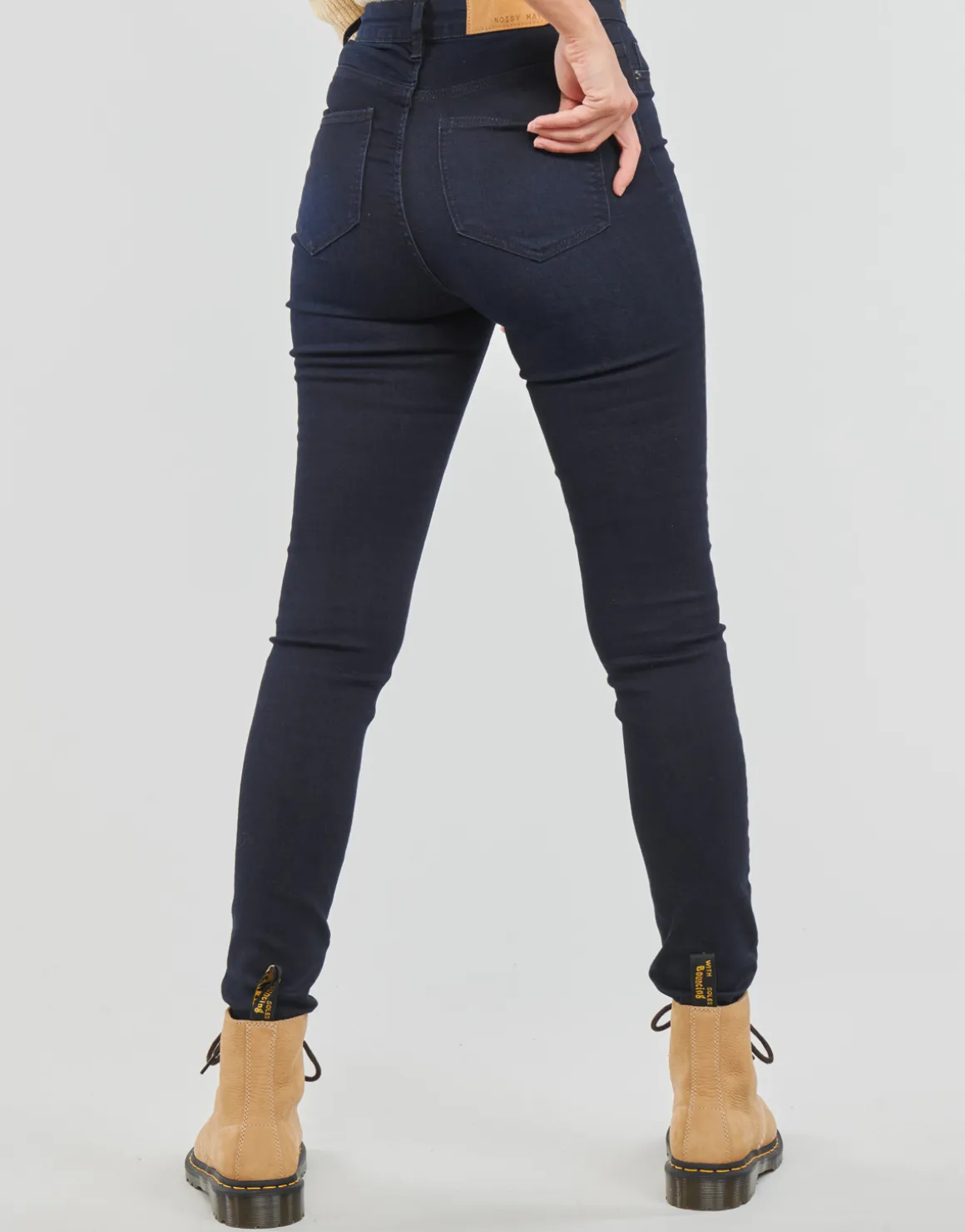 Noisy May - NMCALLIE V1241DB