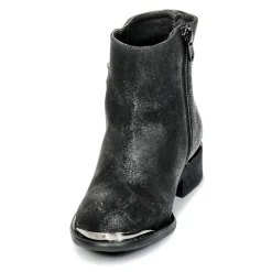 Young Elegant People - AMELIA