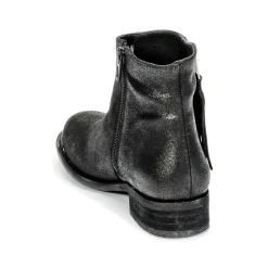 Young Elegant People - AMELIA