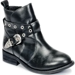 Young Elegant People - CALYPSO