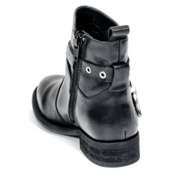 Young Elegant People - CALYPSO