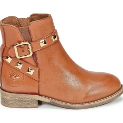 Young Elegant People - CELIA