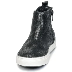 Young Elegant People - CLARITA