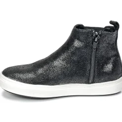 Young Elegant People - CLARITA