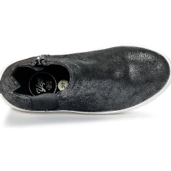 Young Elegant People - CLARITA