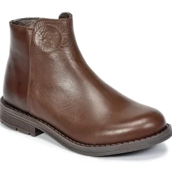 Young Elegant People - IVONNE